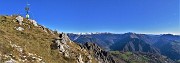 47 Cima Venturosa a sx (1999 m) con vista sulle prealpi orobiche di Val Brembana